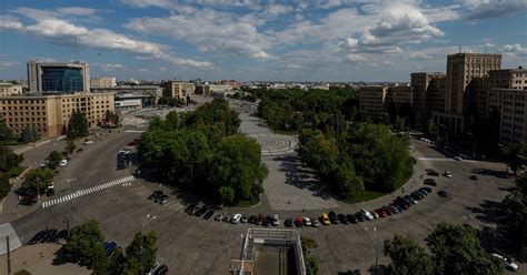 Ukraine eyes debt deal before deadline, seeks to add GDP .